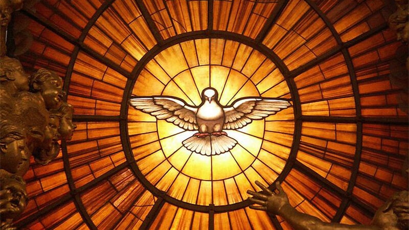 Die Taube als Symbol des Heiligen Geistes (Petersdom, Cathedra Petri, Gian Lorenzo Bernini) – Dnalor 01 [CC BY-SA 3.0 at (https://creativecommons.org/licenses/by-sa/3.0/at/deed.en)]
