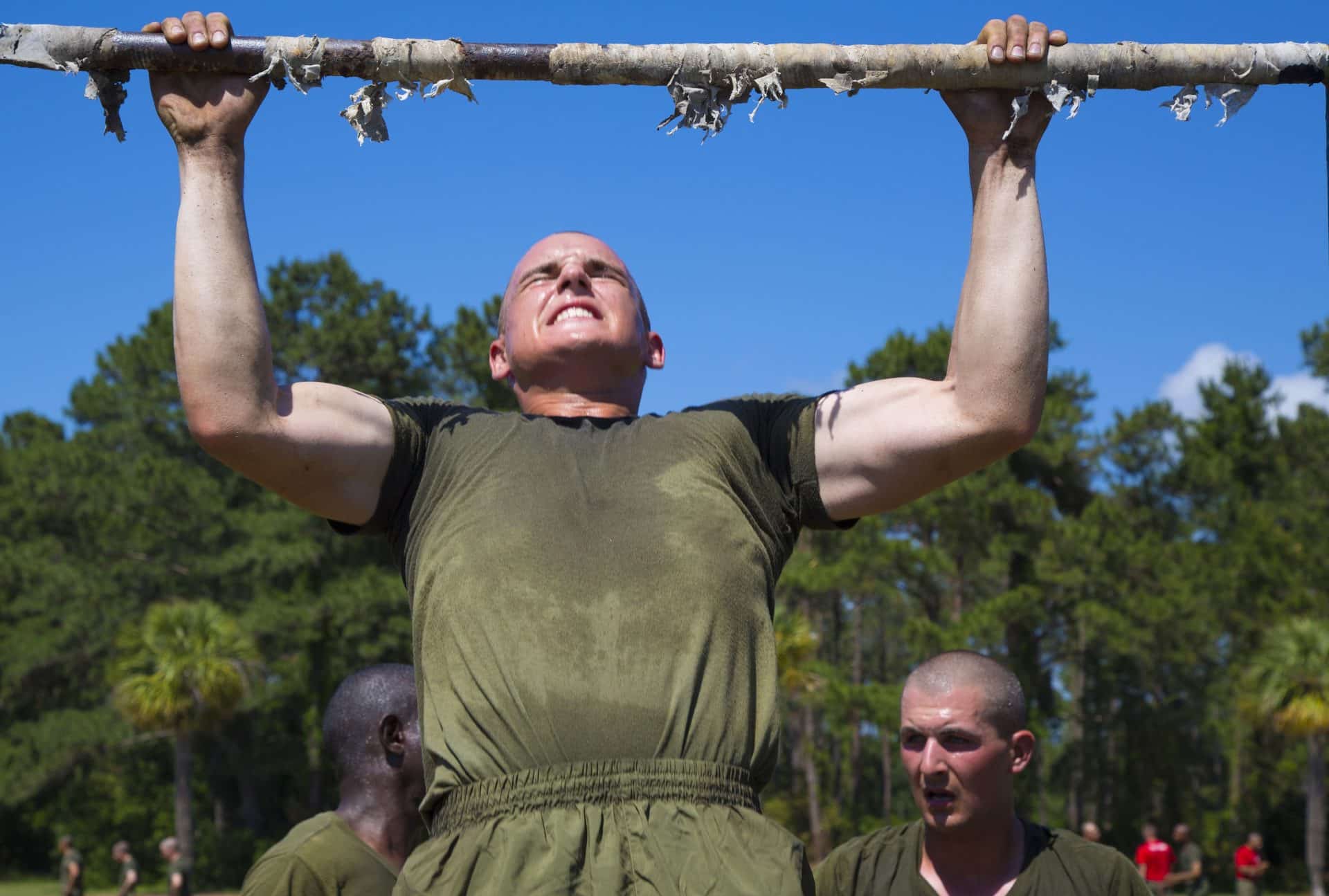 Bild: U.S Marine Corps während des Trainings | Cpl. Aneshea Yee, Public domain, via Wikimedia Commons